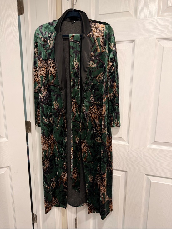 Dresses & Skirts - Green and Black Leopard-Print Long Sleeve Open Dress Robe